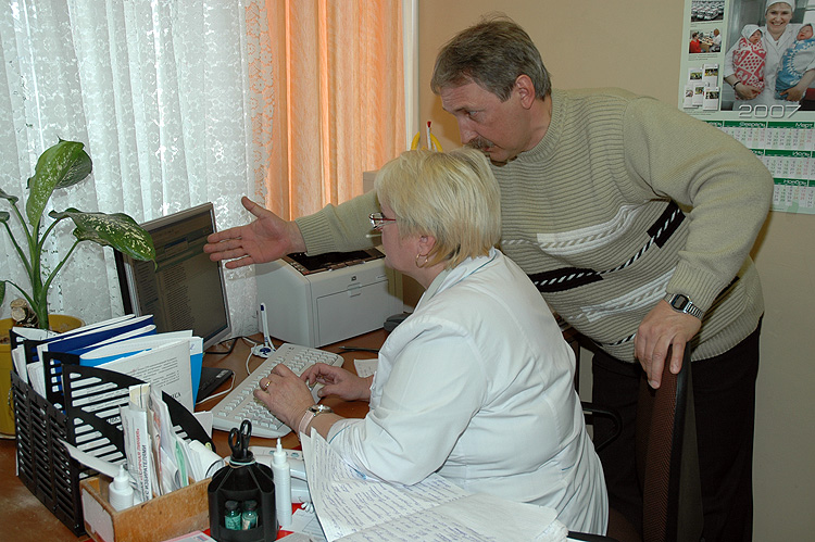 Занятия с врачами поликлиники ведет руководитель отдела внедрений нашей компании Романов Федор Анатольевич